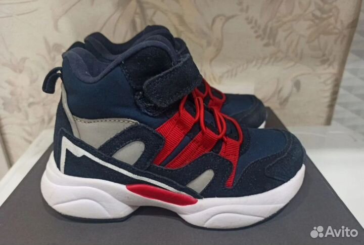 Кроссовки котофей 28