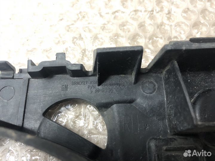 Кронштейн переднего бампера правый на captiva