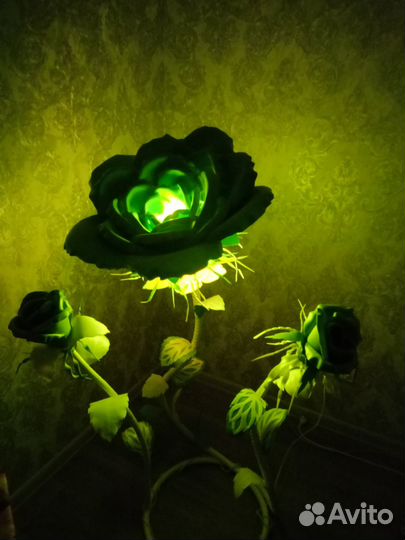 Искусственные цветы для декора, лампа