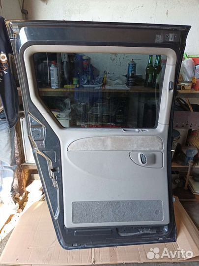 Дверь задняя левая раздвижная на Додж Караван