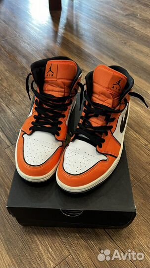 Air Jordan 1 Mid SE 