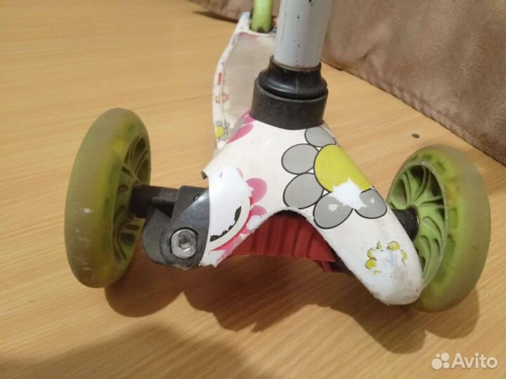 Трёхколёсный детский самокат