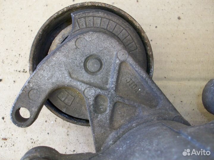 Крепление генератора тойота