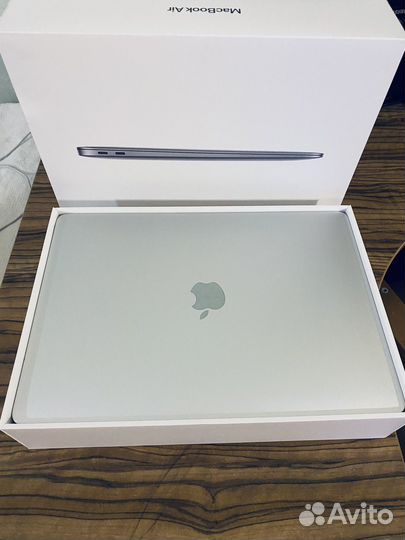 Macbook air 13 i5, 8гб 256гб 2019