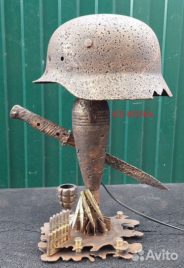 Антуражный светильник из немецкой каски и штыком