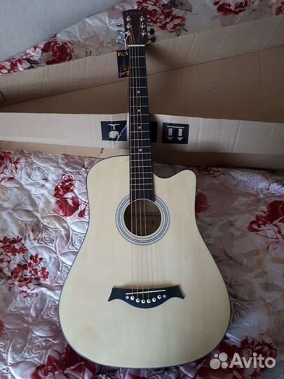 Акустическая гитара