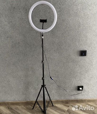 Кольцевая лампа со штативом
