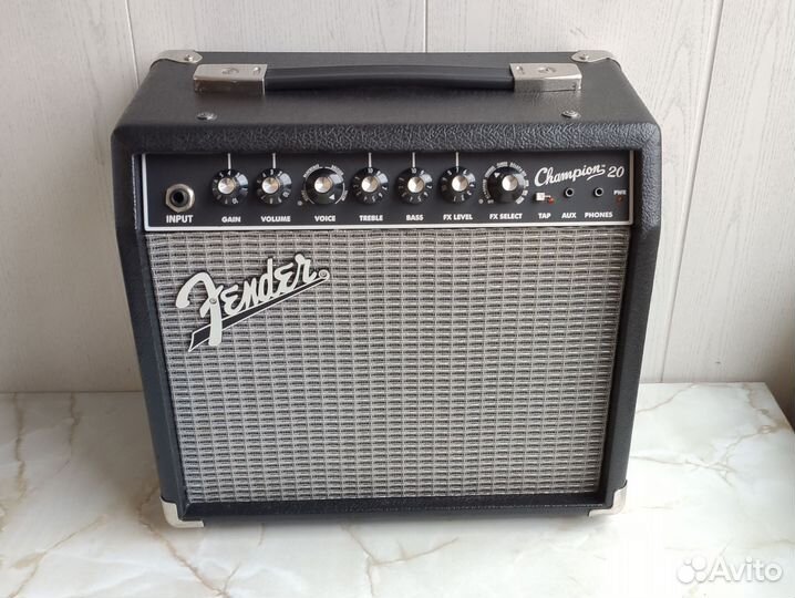 Fender Champion 20 гитарный комбоусилитель