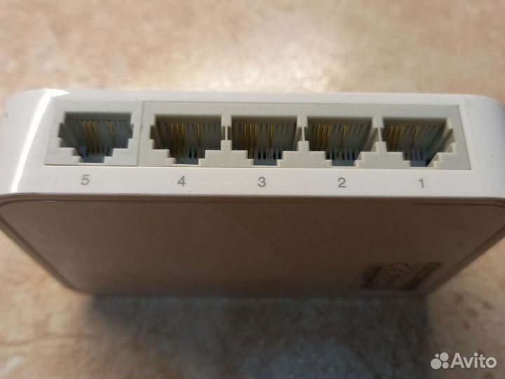 Настольный коммутатор Tp- Link на 5 слотов
