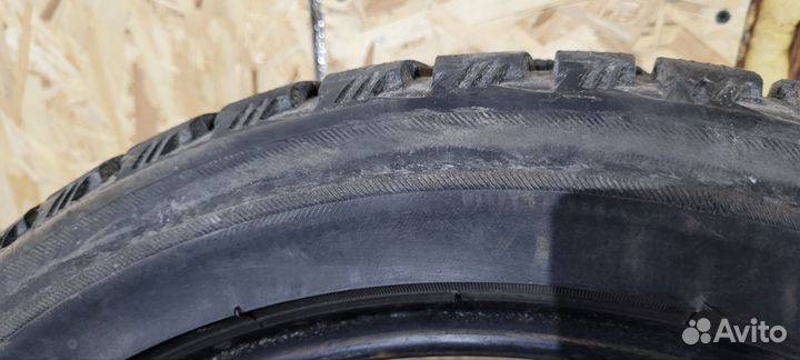 Bridgestone Blizzak Spike-01 215/50 R17 91