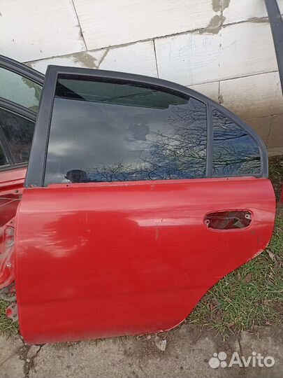 Дверь mitsubishi carisma