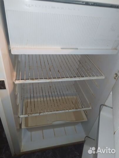 Холодильник маленький б/у