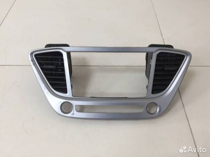 Рамка магнитолы Hyundai Solaris 2017