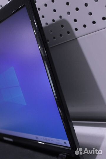 Ноутбук Samsung NP300E5C/i5/SSD240/Win 10