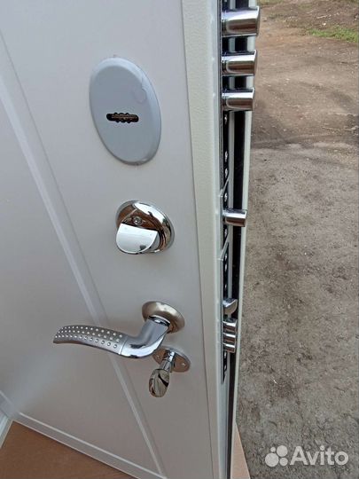 Дверь входная металлическая новая