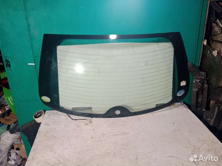 Стекло крышки багажника Nissan Micra K12