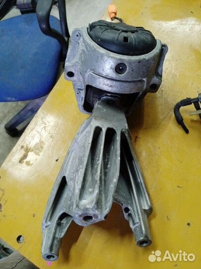 Подушка двигателя левая Audi Q5