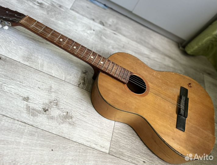 Акустическая гитара