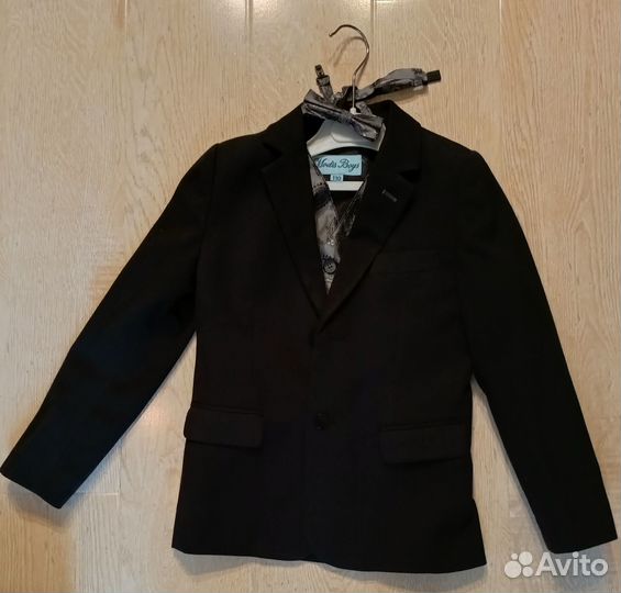 Брендовский пиджак с жилетом и бабочкой 116 см