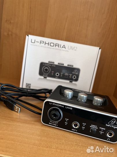 Звуковая карта Behringer U-Phoria UM2