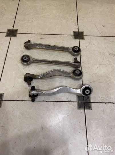 Рычаг передний правый верхний Volkswagen Passat B5