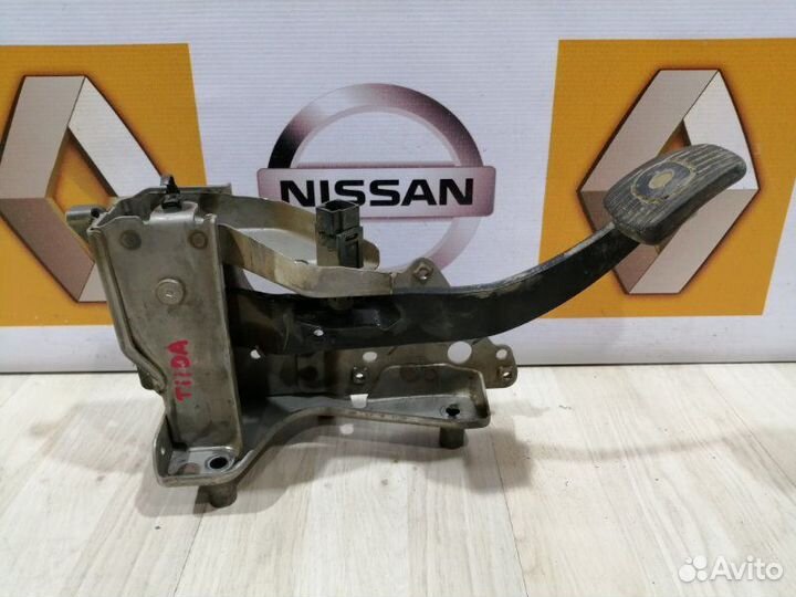 Педаль тормоза Nissan tiida