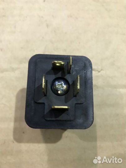 Реле стартера Isuzu Forward FRR34S2 6HK1 2010