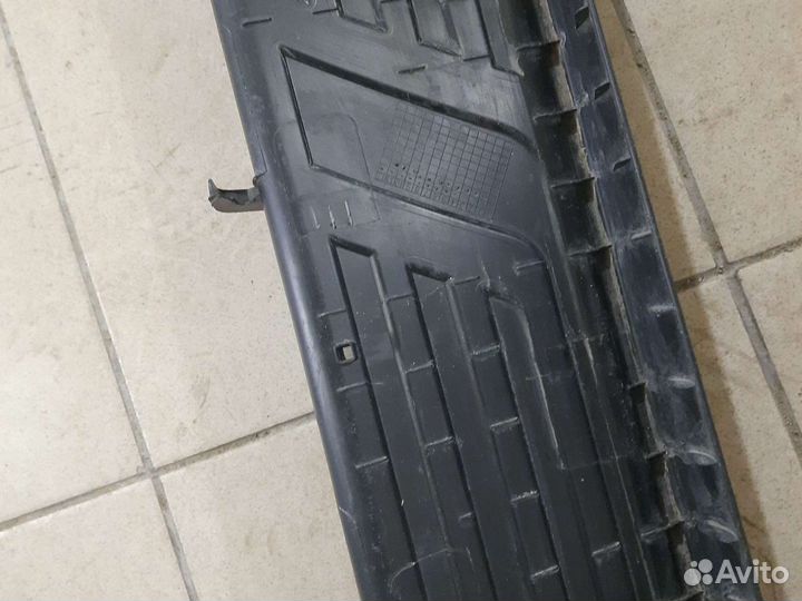 Порог левый Toyota Hilux 2005-2015