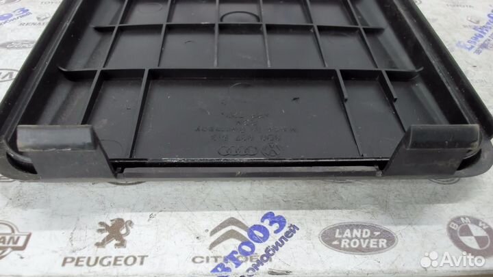 Крышка блока предохранителей Volkswagen Passat B5