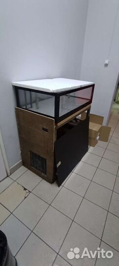 Аквариум для продажи рыб