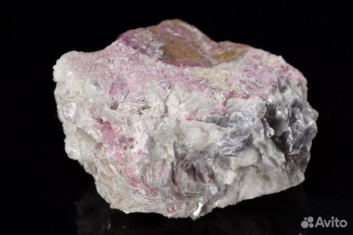 Полихромный турмалин, лепидолит, альбит. Лот №759