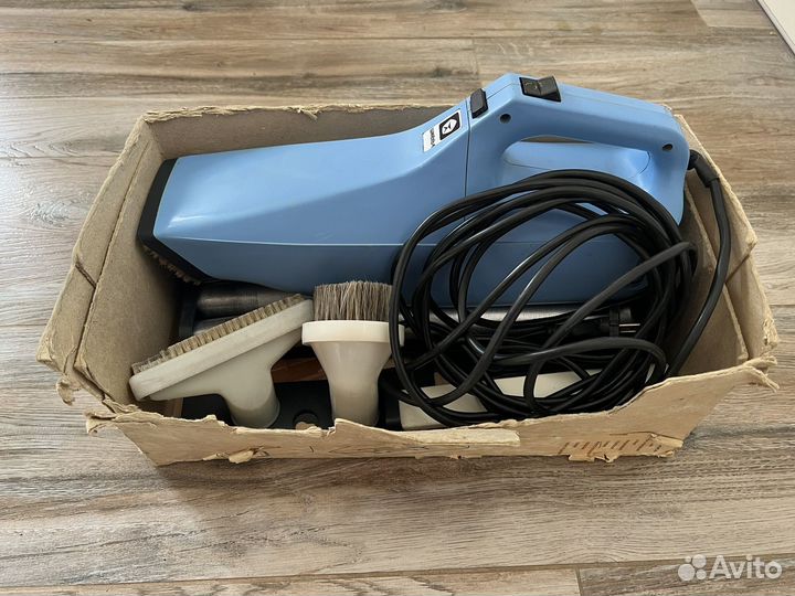 Пылесос шмель 4 1968 год, синий