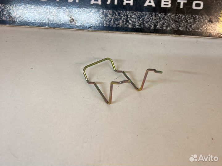 Фиксатор лампы ближнего света Лада Калина 2 Kalina