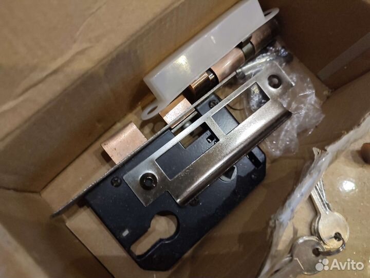 Замок врезной с ручкой