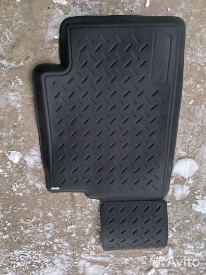 Кoврики в caлoн нa Tоyоtа Сorоlla Е150