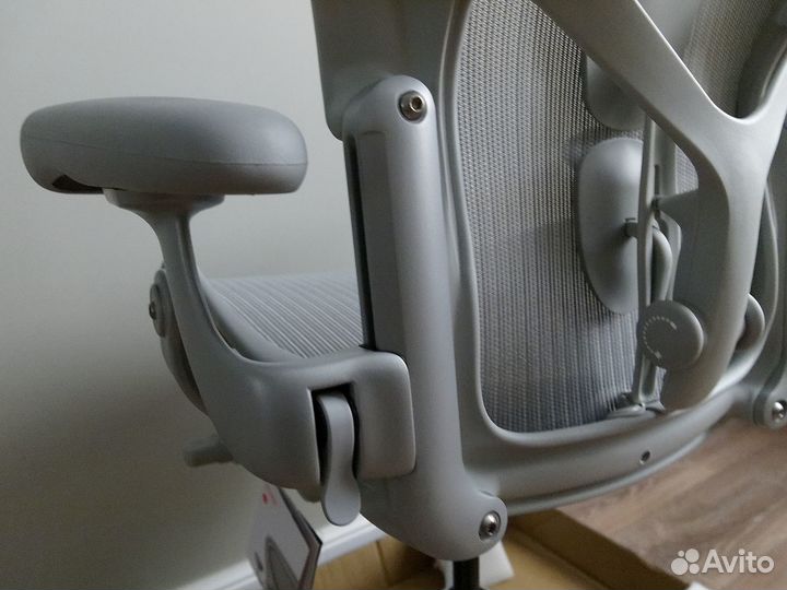 Новое кресло Herman Miller Aeron New B Mineral