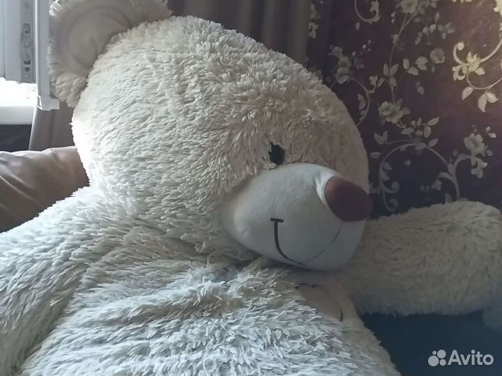 Большой плюшевый мишка