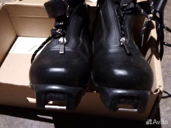 Лыжные ботинки