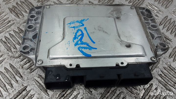Блок управления двигателем Dacia Duster 2013