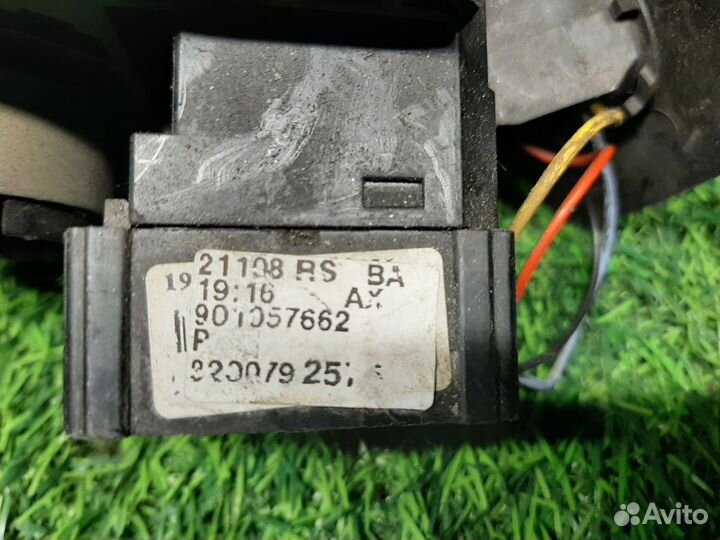 Переключатель стеклоочистителей на Лада Ларгус 1