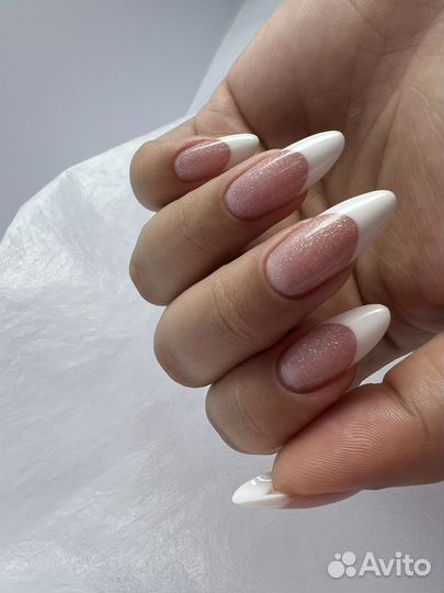 Модель на маникюр