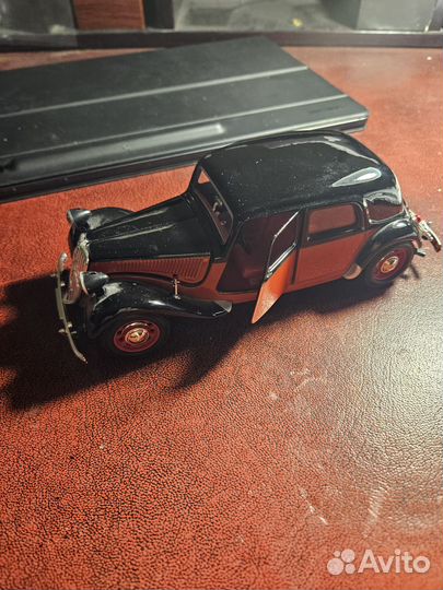 Модель автомобиля citroen T.A. 15 cv 1:24