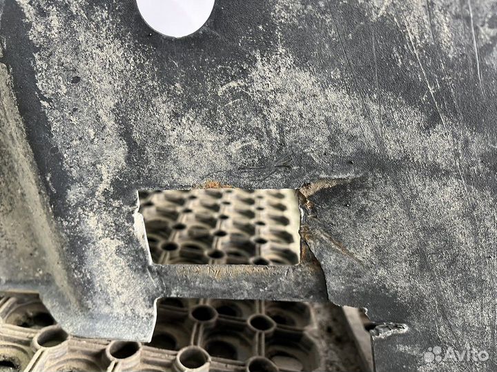 Угол бампера левый