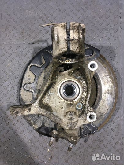 Кулак поворотный передний левый