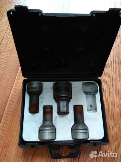 Секретные болты mercedes-benz секретн