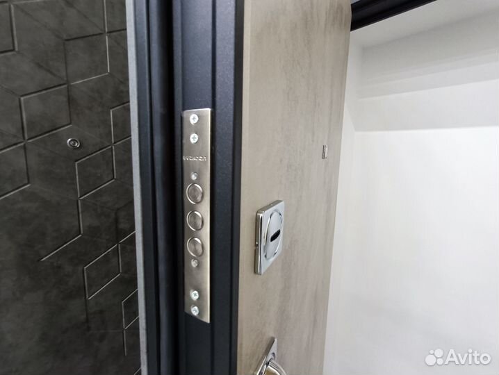 Дверь входная металлическая 