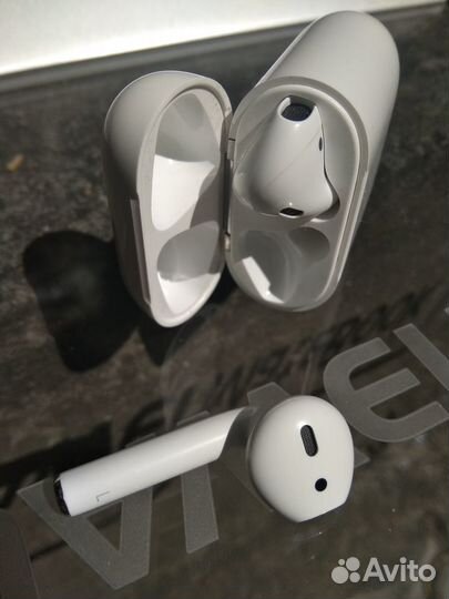Наушники Apple AirPods