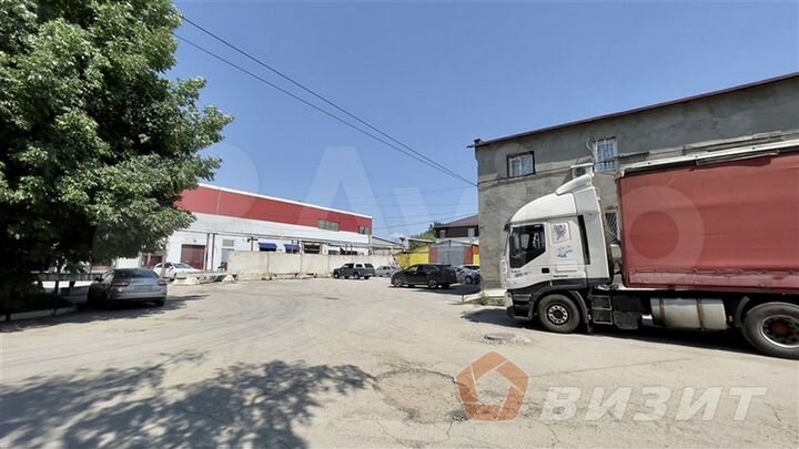 Производственная база с арендаторами в городе