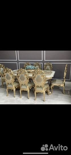 Стол и стулья