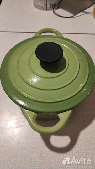 Кастрюля чугуная с эмалированым покрытием